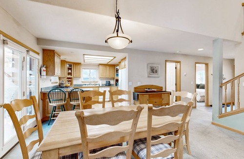 Tahoe Island House | Spacious Lake Retreat | 2 Fireplaces & Private Fenced Yard | Close to Marina