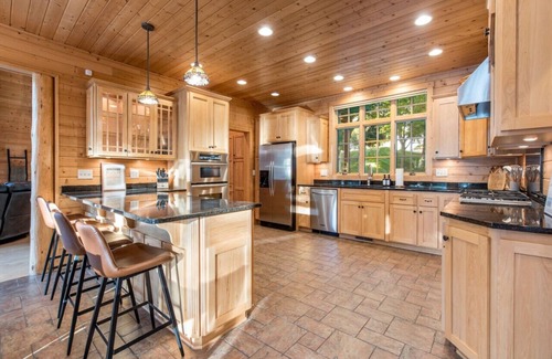 Alexandria Cabin | Spacious Lakefront Cabin w Dock Arcade Pool Table