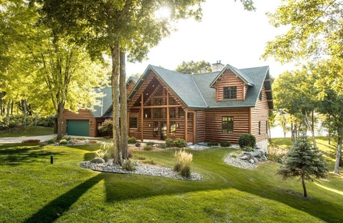 Alexandria Cabin | Spacious Lakefront Cabin w Dock Arcade Pool Table