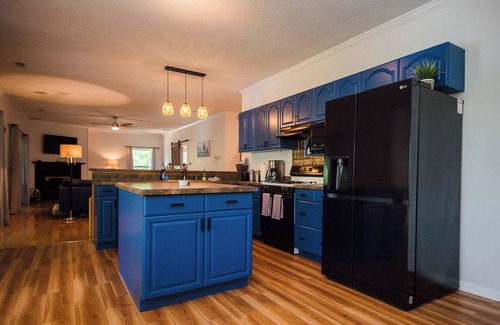 Oconee County House | Spacious Lakefront for Large Families/Friends