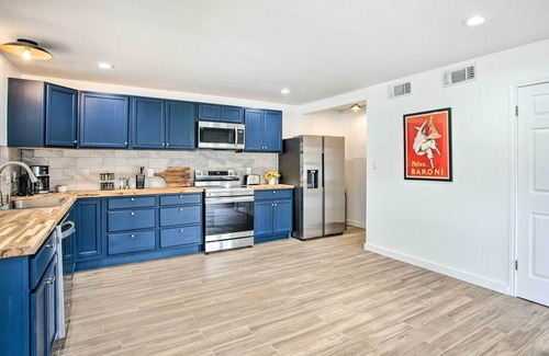 Berryville House | Spacious Lakefront Home w/Fire Pit & Fun Barn!
