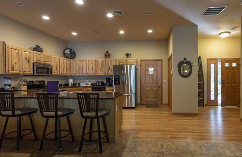 Mauston House | Spacious Lakefront Townhome on Castle Rock Lake, Massage Chair, Pet Friendly!