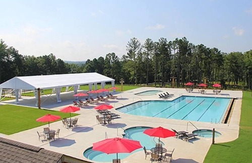 Douglasville Resort | Spacious Lakefront Suite w/Screened Porch & WiFi - Pet Friendly