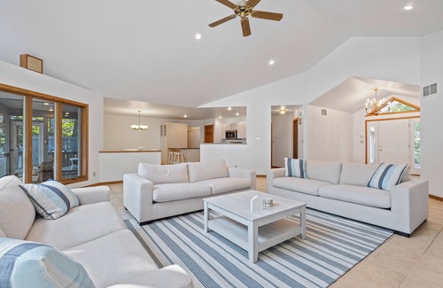 Sturgeon Bay House | Spacious Lakefront Haven: Luxury Door County Retreat on Lake Michigan!
