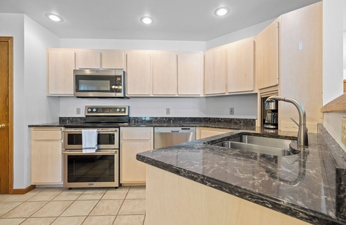 Sturgeon Bay House | Spacious Lakefront Haven: Luxury Door County Retreat on Lake Michigan!