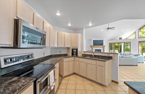 Sturgeon Bay House | Spacious Lakefront Haven: Luxury Door County Retreat on Lake Michigan!