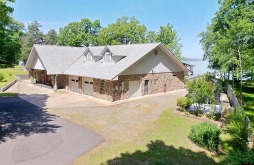 Centerville House | Spacious lakeside home on Lake Dardanelle. Incredible sunsets!