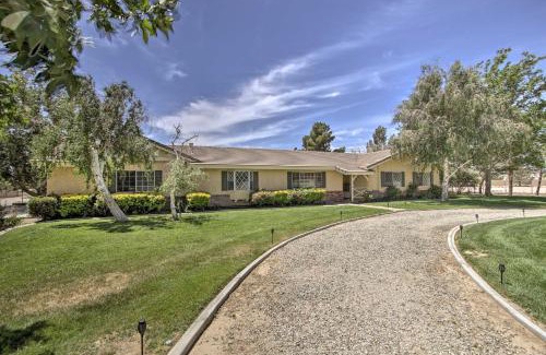 Lancaster House | Spacious Lancaster Family Ranch - BBQ and Patio