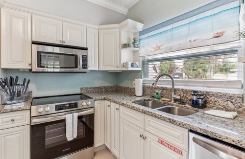 Anona House | Spacious Largo Home with Private Pool, Perfect FL Getaway!