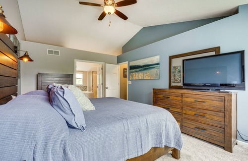 Lewis Center Cottage | Spacious Lewis Center Home w/ Yard & Gas Grill!