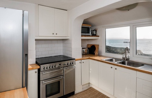 Cawsand House | Spacious light cosy beach front house with balcony overlooking the sea