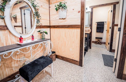 Marianna Cabin | Spacious Lodge in the Country