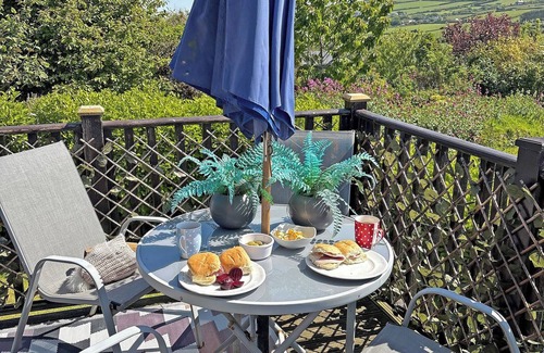 Tintagel Ski Chalet | Spacious lodge with one master double and two twin.