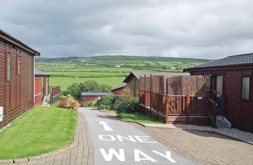 Tintagel Ski Chalet | Spacious lodge with one master double and two twin.