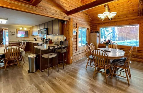 Donnelly Cabin | Spacious Log Cabin, Back Yard Access to Lake Cascade
