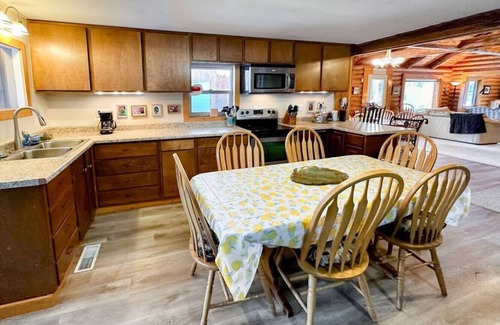 Donnelly Cabin | Spacious Log Cabin, Back Yard Access to Lake Cascade