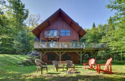 Lac Superieur Village Ski Chalet | Spacious log cottage Resort access