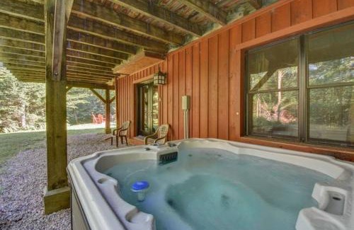 Lac Superieur Village Ski Chalet | Spacious log cottage Resort access