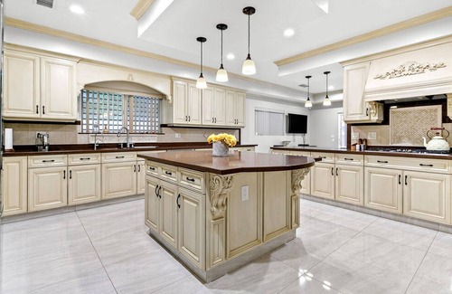 Valley Glen House | Spacious Luxe Home w/Bonus Loft and Private Yard
