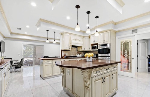 Valley Glen House | Spacious Luxe Home w/Bonus Loft and Private Yard