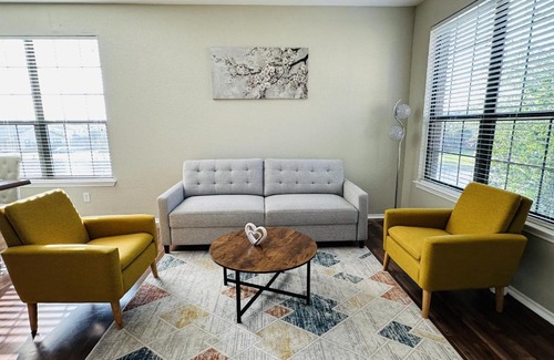 Round Rock House | Spacious Luxe Retreat for family and groups Austin
