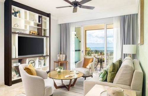 Punta Sam Resort | Spacious & Luxurious Beachfront 1 BDR Suite (1150 sq-ft) *SLEEPS 4*