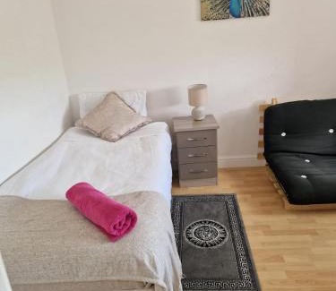 Doncaster House | Spacious Luxurious Serviced Accomodation