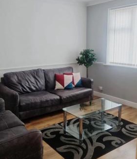 Doncaster House | Spacious Luxurious Serviced Accomodation