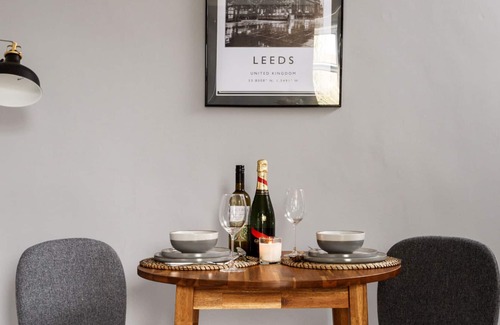 Chapeltown House | Spacious Luxury 2 Bed with Parking and Garden