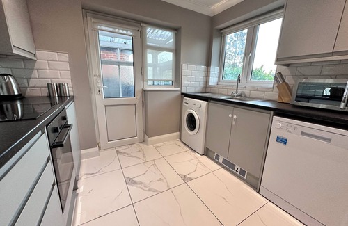 Brentwood House | Spacious luxury 3 bedroom house in a unique location.