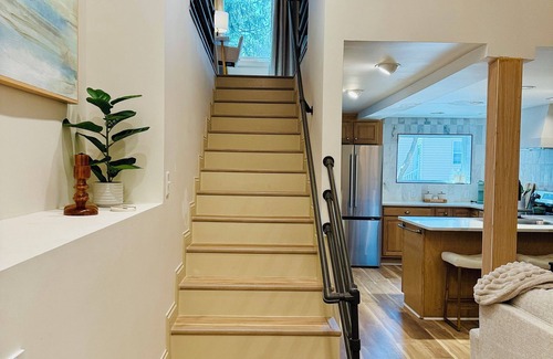 Phoenix Hill Apartment | Spacious Luxury 4 Suites/8BED/7BA in Central Louisville With Private Garden