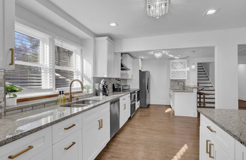 North Druid Hills House | 🏡 Spacious Luxury: 7BR, 6Bath home with 11 beds, ideal for large families or corporate groups