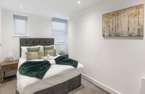 Golders Green Apartment | Spacious Luxury Apartment King Bed - Central Location