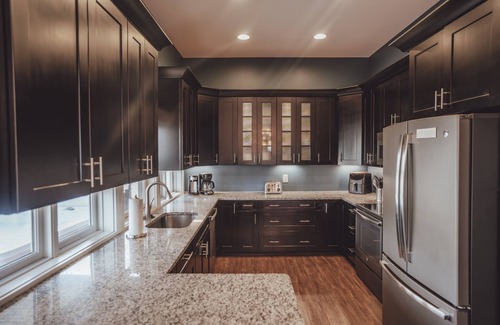 Carbon Hill Cabin | Spacious luxury cabin with hot tub and a great view!
