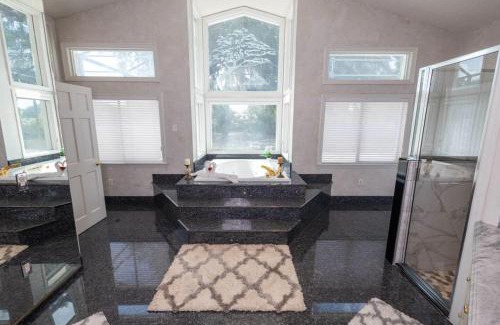 Fairvilla House | Spacious Luxury Estate Pool Jacuzzi Horses