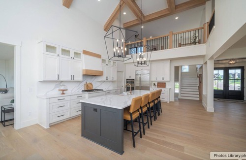 Sioux Falls House | Spacious Luxury Retreat – Private Pool, Gym, 5 Ensuite Bedrooms