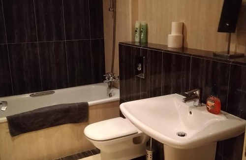 Killarney House | Spacious Luxury Room, Close to Everything.