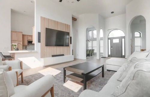 Drake Forest House | Spacious Luxury Staynn