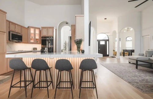 Drake Forest House | Spacious Luxury Staynn