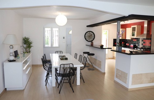 Ribaute-les-Tavernes Villa | Spacious, modern villa + heated, not overlooked swimming pool