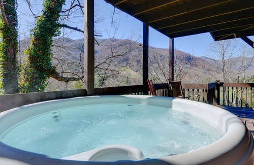 Maggie Valley Cottage | Spacious Maggie Valley Mtn Home w/ Hot Tub & Views