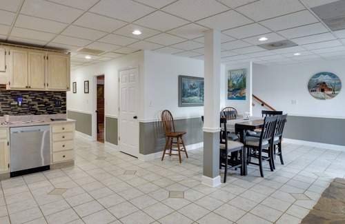 McMinnville House | Spacious McMinnville Vacation Home w/Gas Grill!