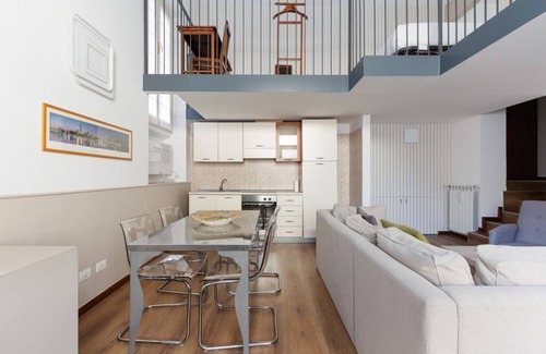 Zona Zara House | Spacious mezzanine studio apartment located on the ground floor of an apartment building, perfecy for 4 people. The apartment is just steps from the MM5 purple "Marche" line, which is perfectly connected to several areas of interest in the city and just