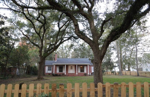 Tallahassee House | Spacious Mid-Cent Home, Close to FSU/Stadium, FAMU, TCC, Capitol and Hospitals