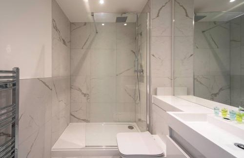 Gravesend Apartment | Spacious & Modern 1 Bedroom Apartment in Gravesend