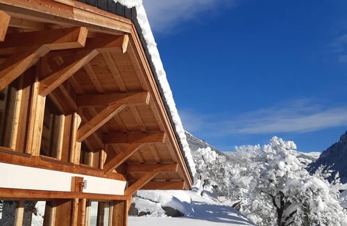 Montriond Ski Chalet | Spacious, modern 2-14 person chalet with HOT TUB, SAUNA and HOME CINEMA room