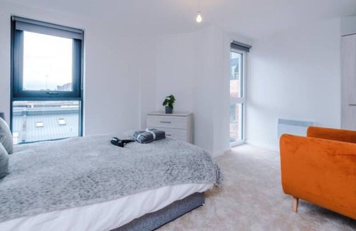 Leeds Apartment | ✰Spacious & Modern 2 Bed Apt, 5 Mins from Leeds!