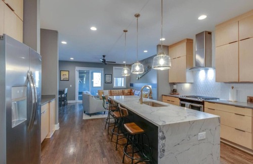 Hadley - Washington House | Spacious & Modern: 2 Rooftops, Stage, Games & More