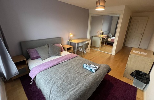 Tradeston Apartment | Spacious Modern 2BR Apartment Near City Center