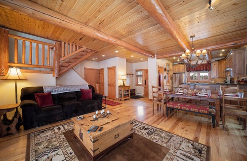 Fraser House | Spacious & modern 3 bedroom, pet friendly in Fraser